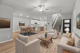 Building Photo - 16107 Hilltop Oak Dr