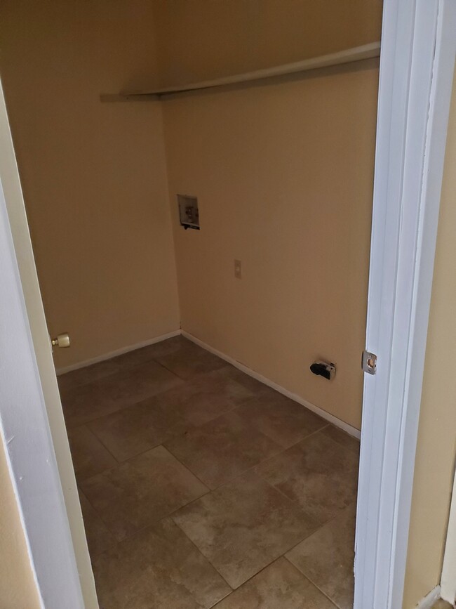 Building Photo - 1721 Ryder Dr