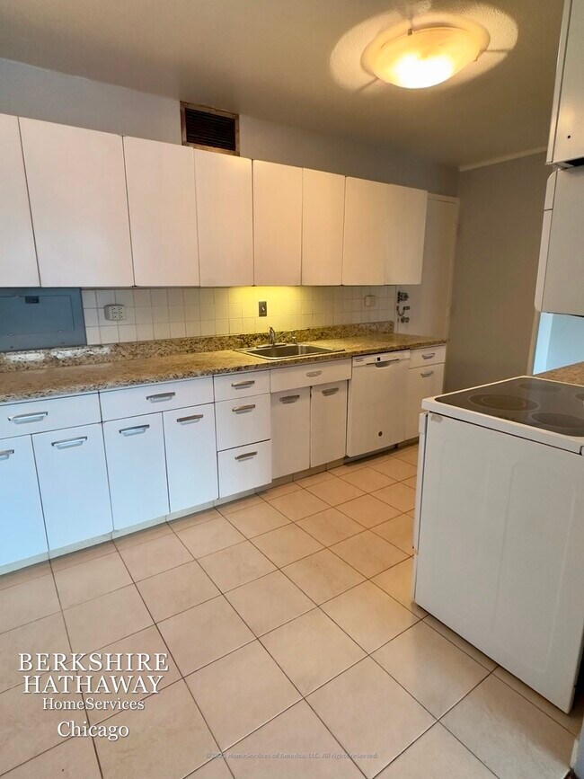 Foto del edificio - 340 W Diversey Parkway