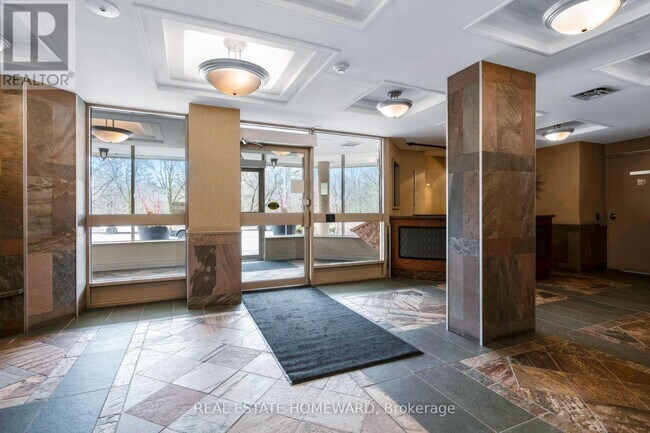 Building Photo - 4 Park Vista Dr