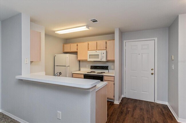 Building Photo - 5455 Vineland Rd