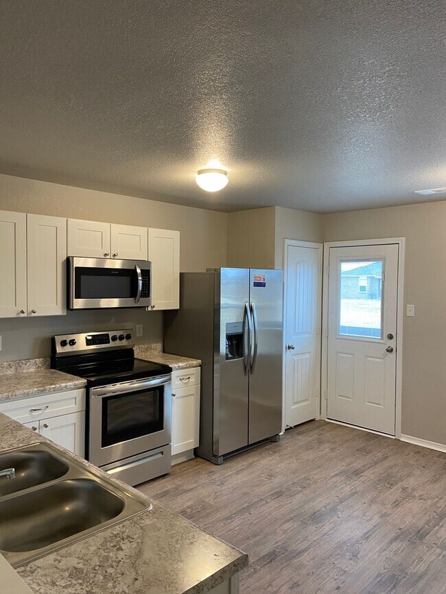 Foto del edificio - *$99 PROMO - Limited Time* Three Bedroom | Two Bathroom in Bridlewood
