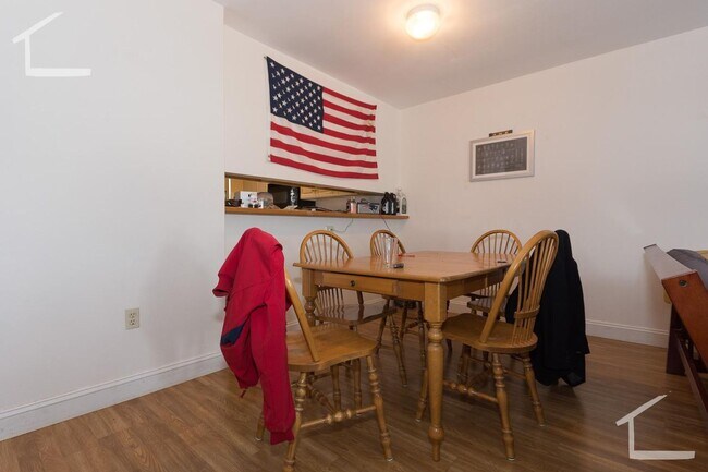 Building Photo - Big Brighton 3 Bed 2 Bath available 9/1