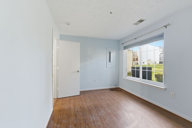 Building Photo - Charming 2 BR/2 BA Condo Home in Upper Marlboro!