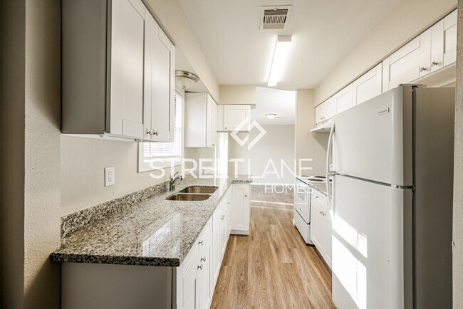 Building Photo - REDUCED PRICE! Charming 4 bedroom home in ...