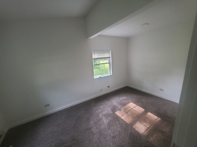 Building Photo - 805 W Friendly Ave
