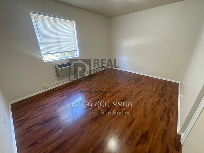 Foto del edificio - 1713 Oakshire Ln