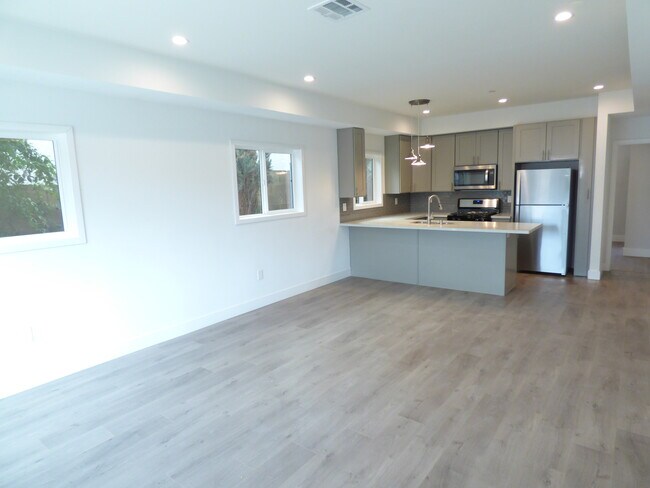Foto del edificio - 1256 N Hobart Blvd