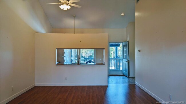 Building Photo - 1451 NE 14th Ct