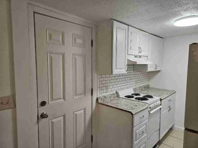 Building Photo - 240 Kraft Ave