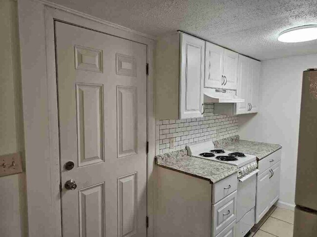 Foto del edificio - 240 Kraft Ave