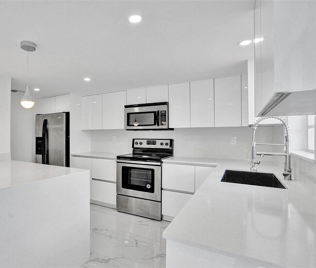 Foto del edificio - 606 NW 107th Ave
