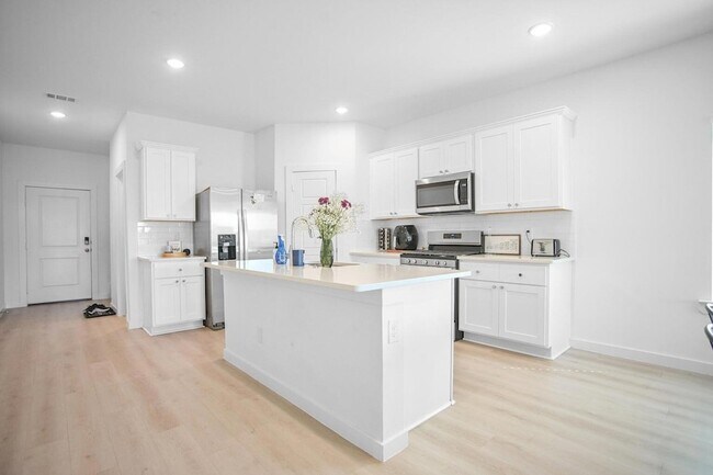 Foto del edificio - 613 E 14th St