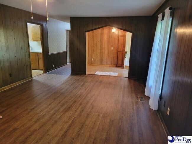 Building Photo - 200 Christmas Tree Rd