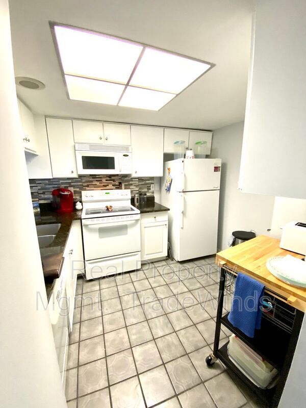 Building Photo - 300 S Florida Ave