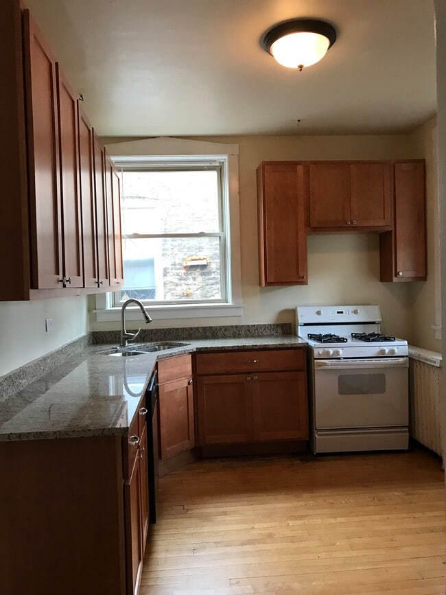 Building Photo - 6438 N Lakewood Ave