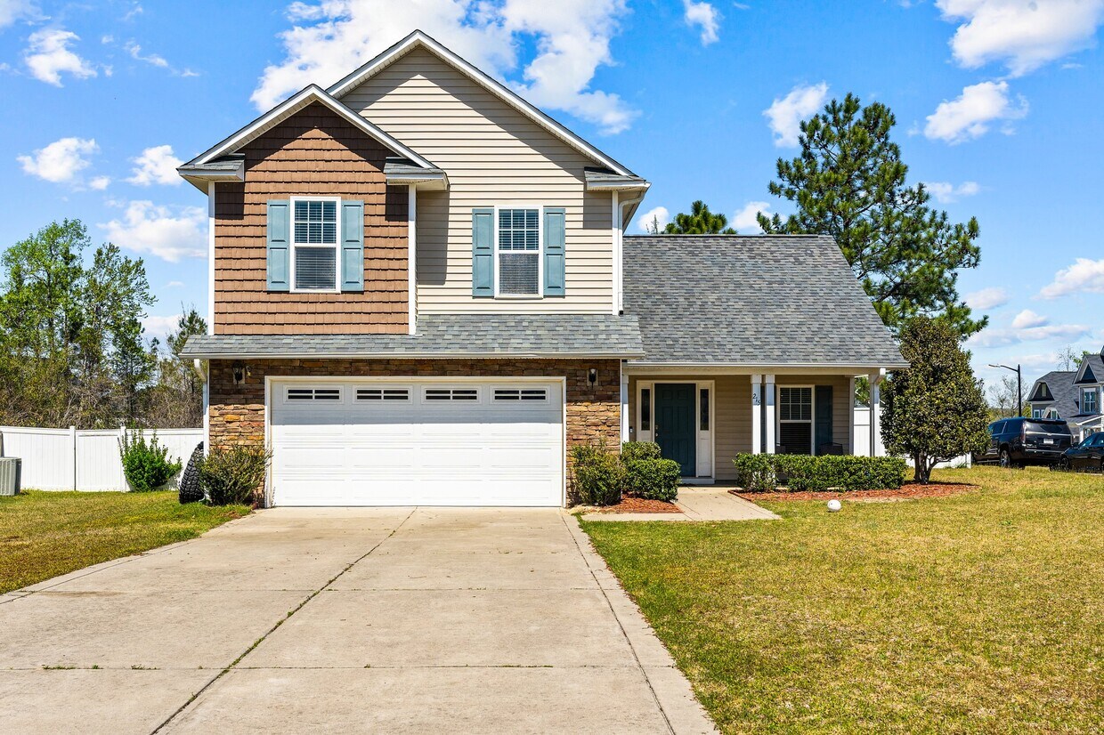 Frente - 215 Century Dr