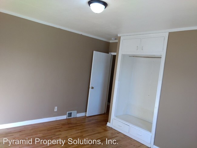 Building Photo - 3 br, 1 bath Apartment - 2816 Woodland Ave