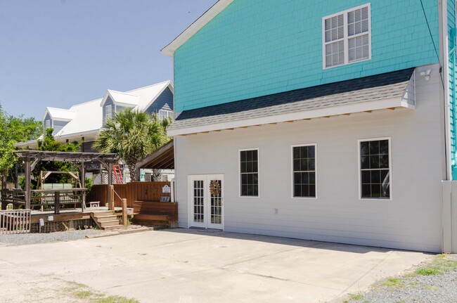 Building Photo - (C262) 102 Moorefield Drive, Carolina Beac...