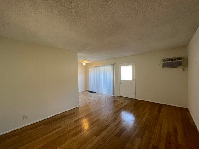 Building Photo - 44 N Roosevelt Ave