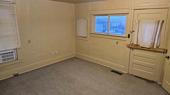 Bedroom - 1013 Oak St