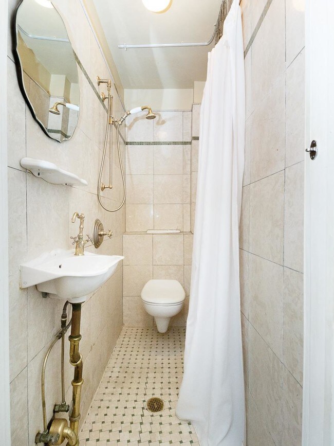 Building Photo - 130 East 62nd Street