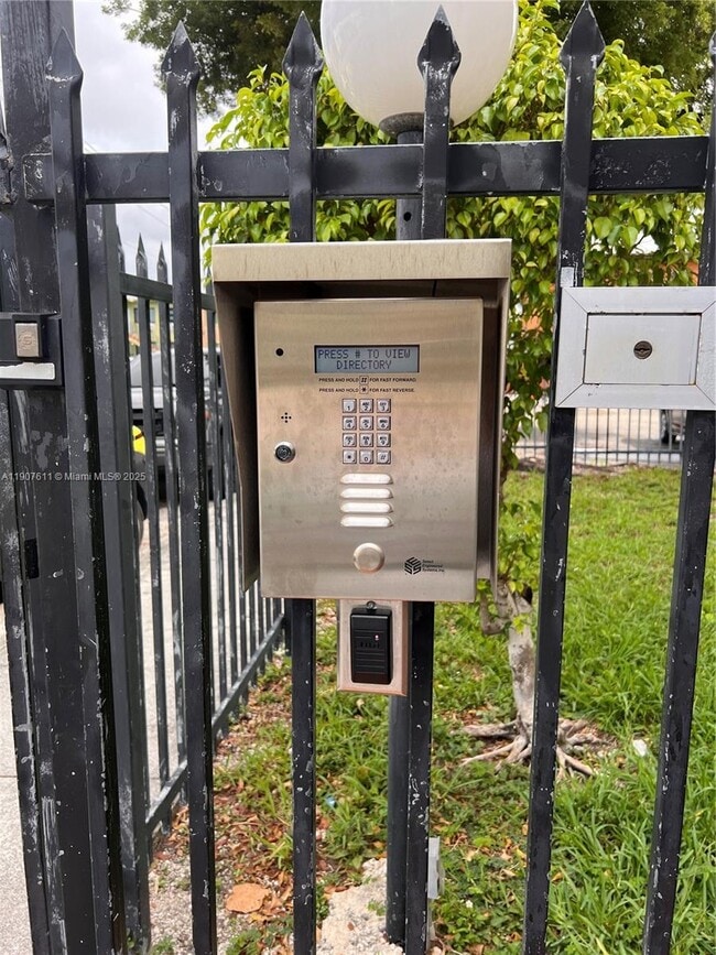 Foto del edificio - 677 SW 9th Ave