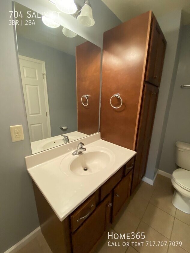Primary Photo - Nice sized Townhouse for rent