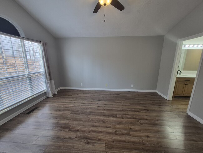 Foto del edificio - 307 Chiswick Ct