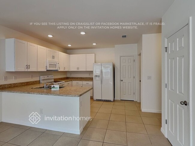 Building Photo - 7521 W Lenox Cir