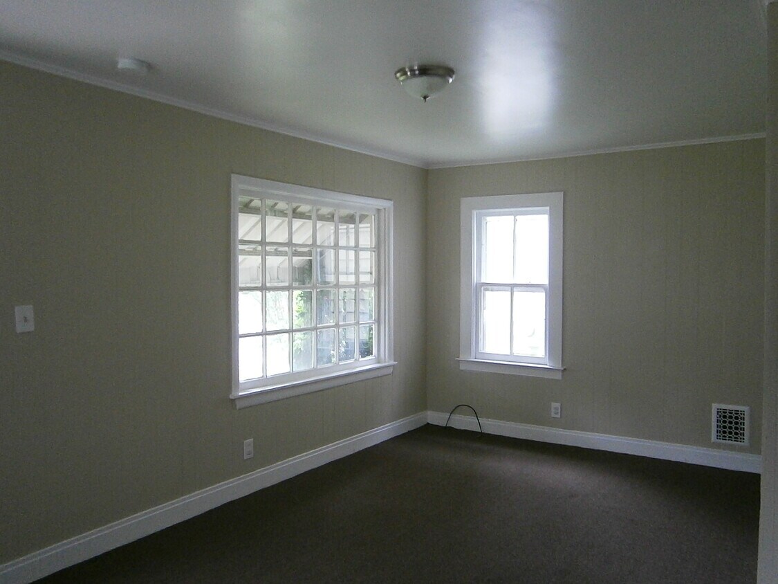 Living Room - 8008 Stephenson Ave