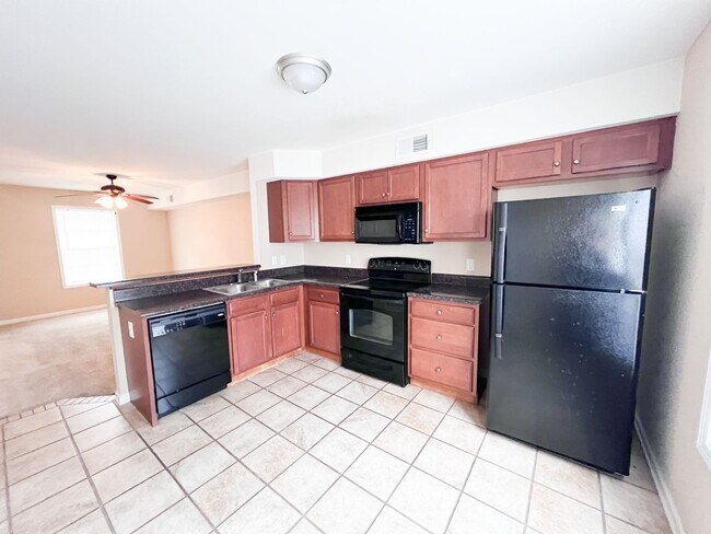 Foto del edificio - 2 Bedroom 1.5 Bathroom Townhome