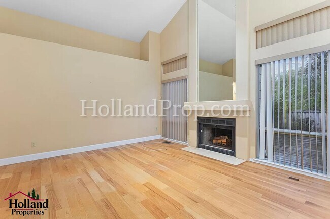 Foto del edificio - ** SHORT-TERM Lease Option Avail ** Stunni...