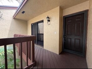 Building Photo - 206 Lakeview Dr E