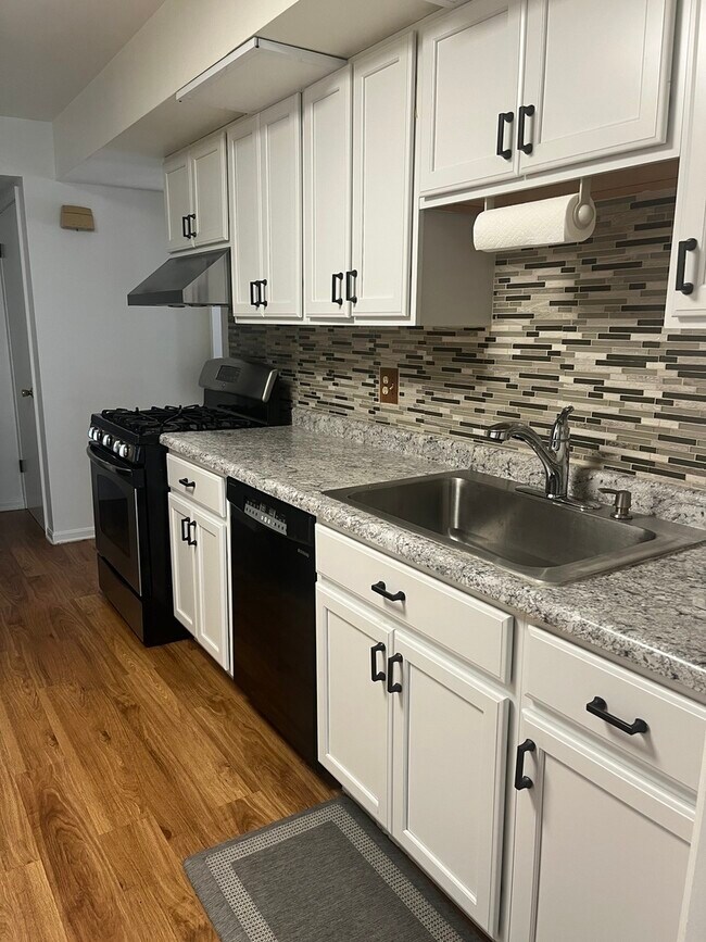 Foto del edificio - 1703 Colonial Ln