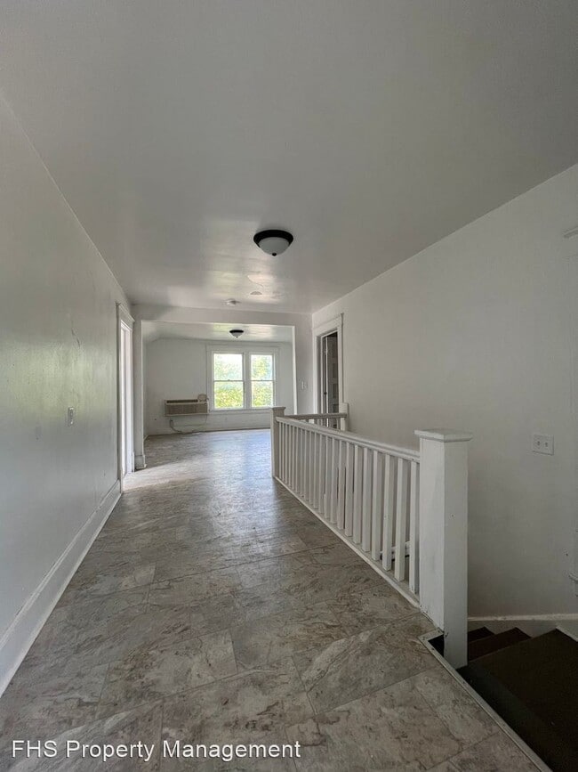 Building Photo - 1 br, 1 bath House - 1032 E Commercial Unit A