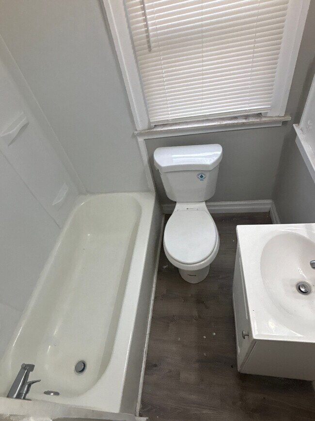 Foto del edificio - 4714–4716 Devonshire Rd