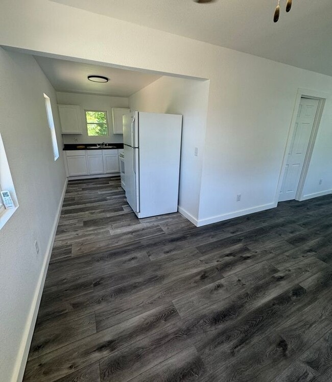 Building Photo - 271 Shadowrock Dr