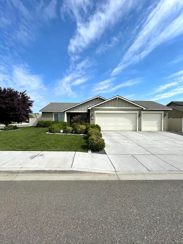 Foto principal - Beautiful Three Bedroom Two Bath in Kennewick