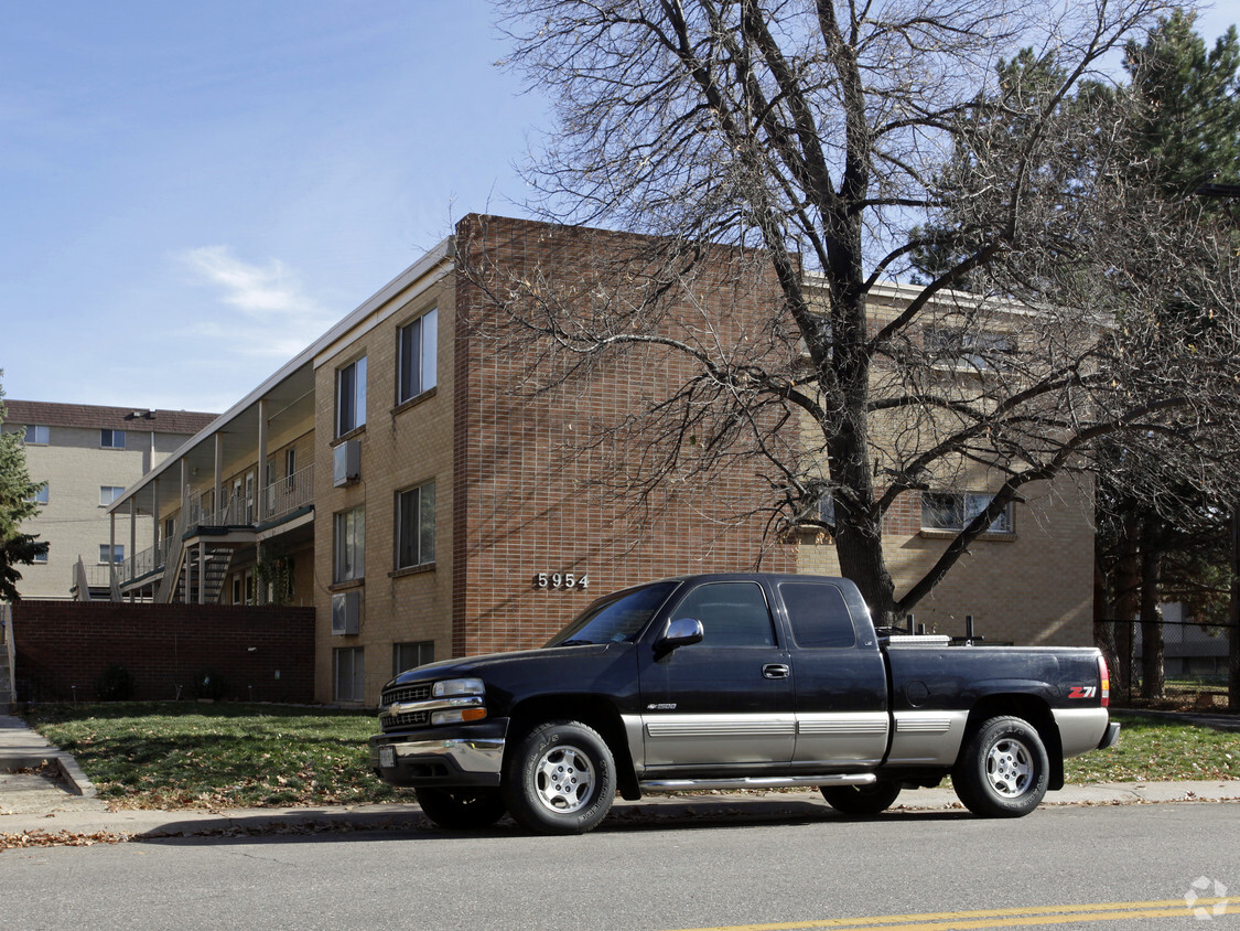 Primary Photo - Kirkmore Apartments