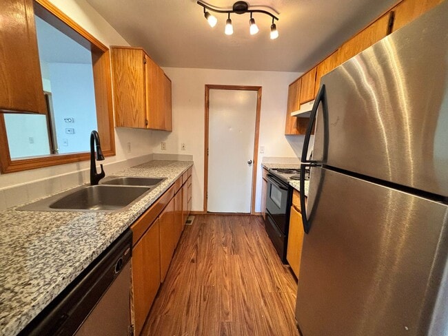 Building Photo - 3 Bedroom 2.5 Bath Duplex in Beaverton!
