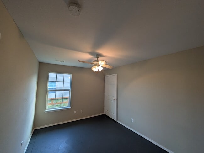 Building Photo - 1419 Crape Myrtle Dr