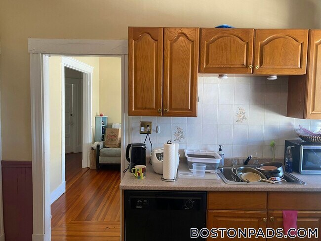 Building Photo - 49 Conwell Ave