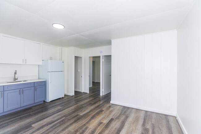 Foto del edificio - Renovated, upstairs, 2 bedroom 1 bath with...