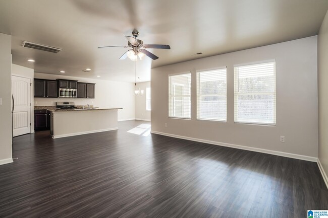 Foto del edificio - 4691 Woodford Cir