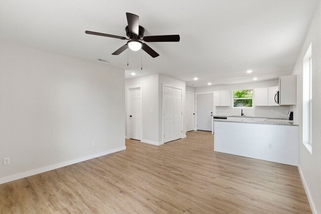 Building Photo - 3 Bedroom | 2 Bathroom | Marionville | Granite | Stainless Steel Appliances | Brand New!