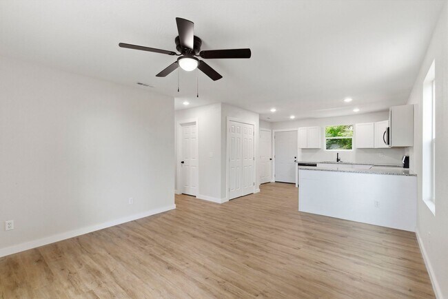 Foto del edificio - 3 Bedroom | 2 Bathroom | Marionville | Granite | Stainless Steel Appliances | Brand New!