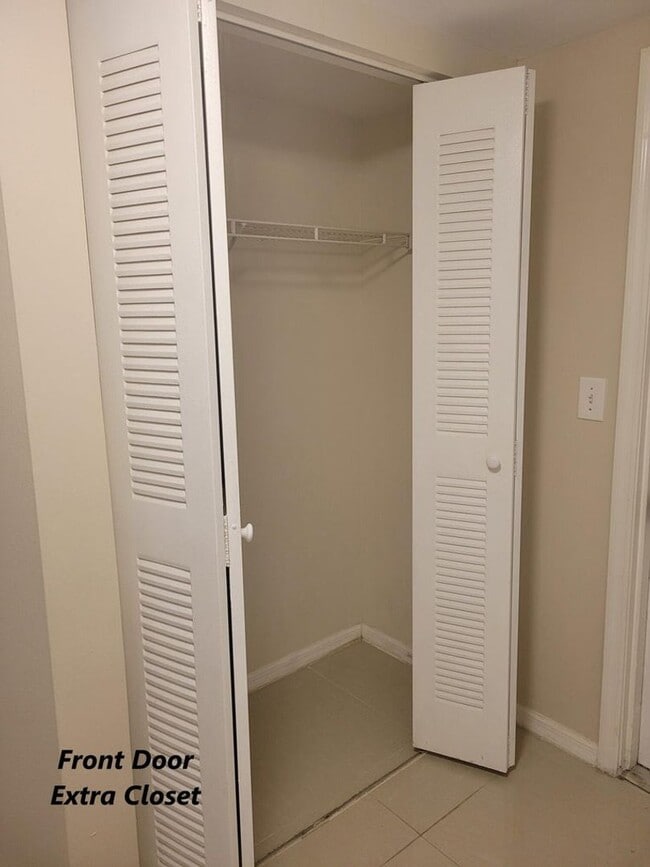 Foto del edificio - 1400 Crestwood Ct S