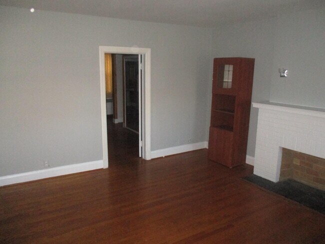 Building Photo - 2220 N Rosedale St