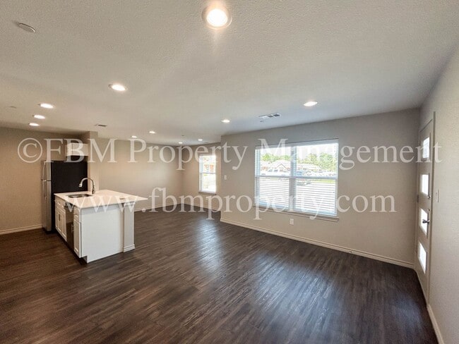 Foto del edificio - Hidden Creek, Unit 512 - 2 Bedroom, 2 Bathroom Beautiful Apartment Home in Ennis, TX! $500 OFF at...